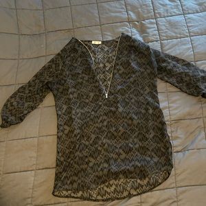 Women’s blouse with zipper